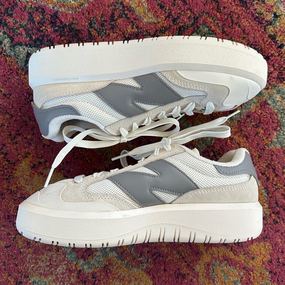 New Balance | Women’s Cream/Grey CT 302 Lace Up Sneakers Women’s size 7.5 Mens 6 - Picture 4 of 16